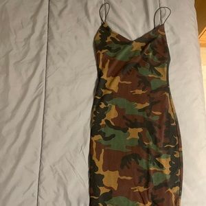 Bodycon camouflage midi dress